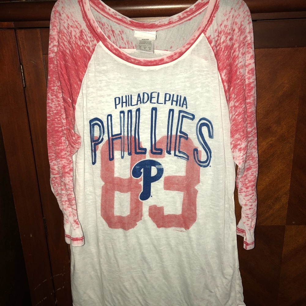Women’s Phillies shirt